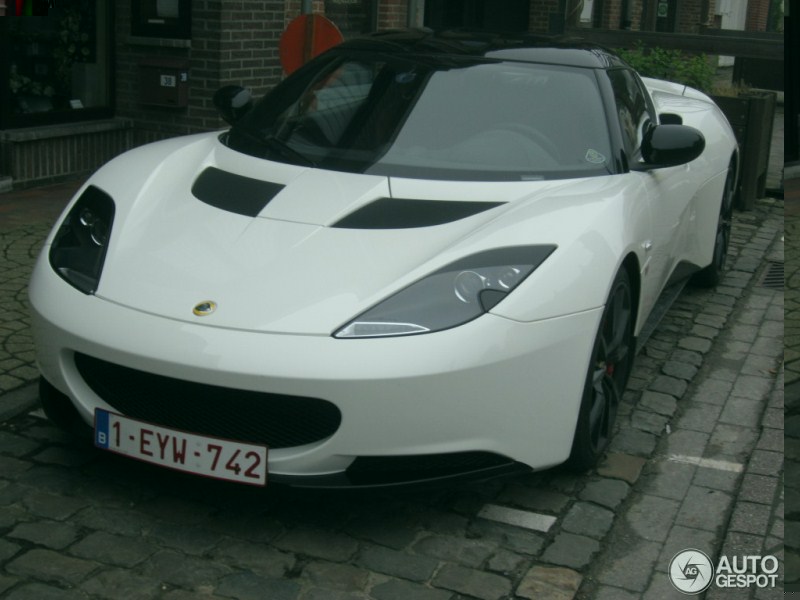 Evora SportRacer Blanche.jpg